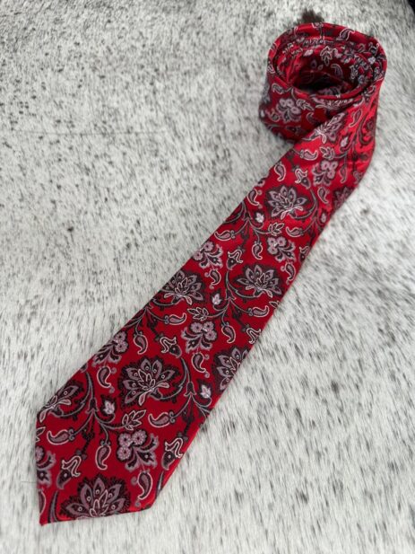 Alternative view of Maye Tie