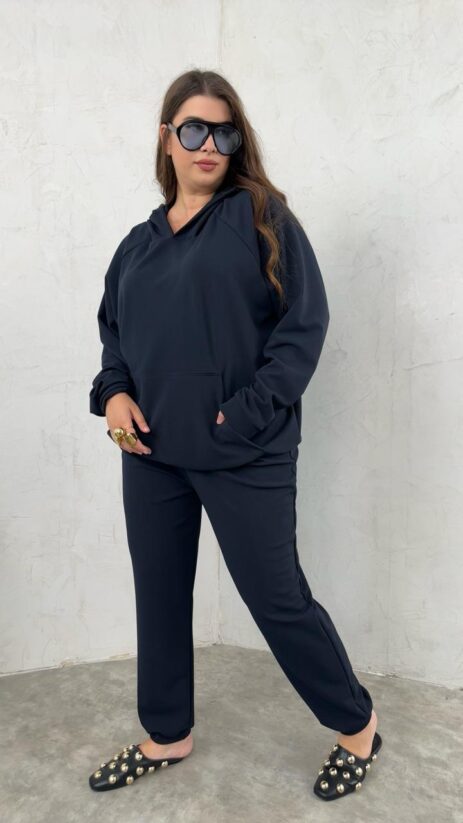 Alternative view of Toni Set