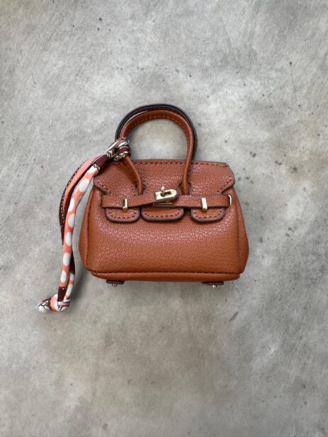 Alternative view of Bilin keychain