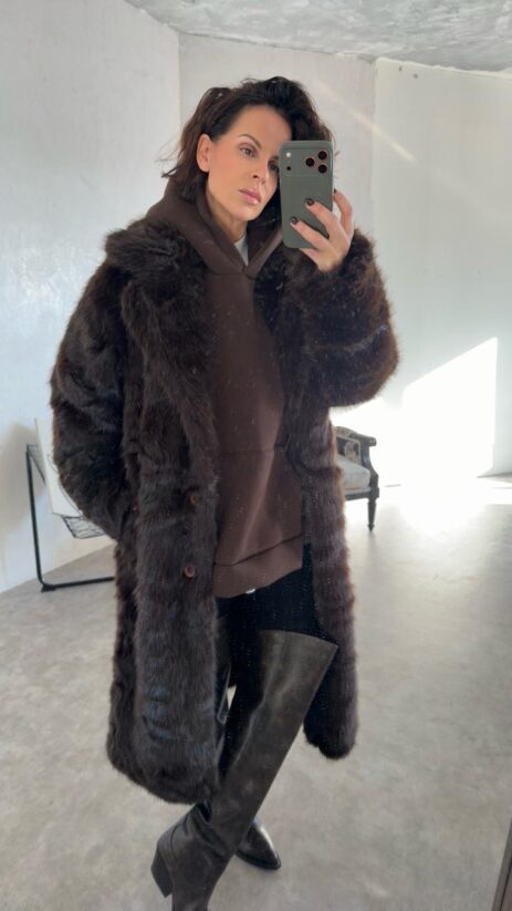 Alternative view of Klodin Faux